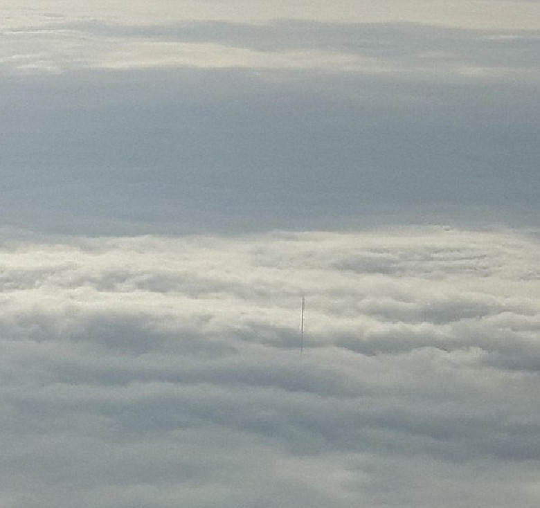 Загадка гигантской антенны, торчащей из облаков