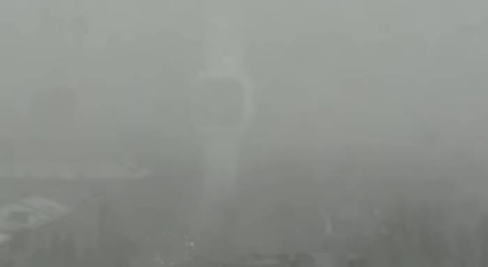 В Москве наблюдали необычный НЛО.