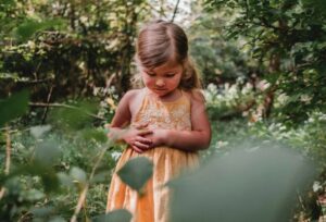 Травы для детей: безопасные и простые средства, которые можно приготовить вместе